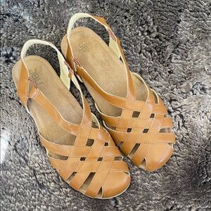 JBU Brown Strappy Sandals